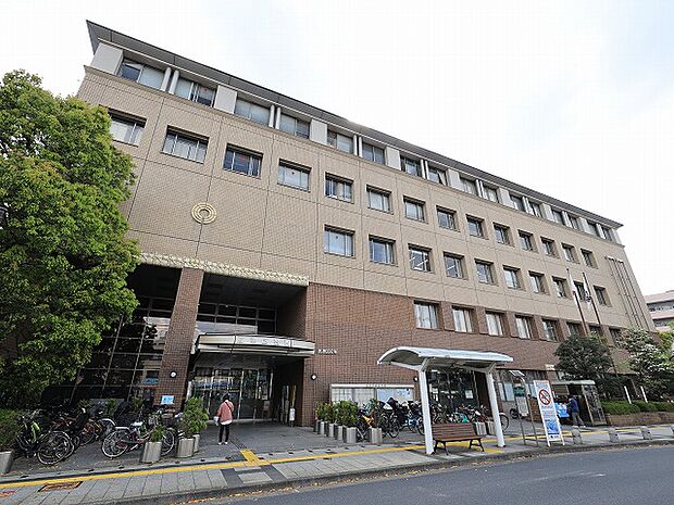 川崎市高津区役所まで約600m