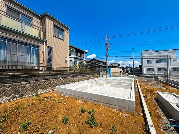 基礎工事が完了した新築予定の住宅現場です