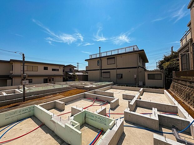 住宅街の屋上にあるバルコニーからの眺望です