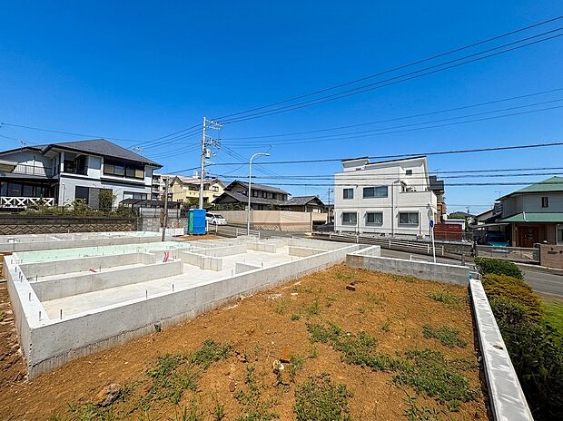 住宅地の区画整理された更地の様子です
