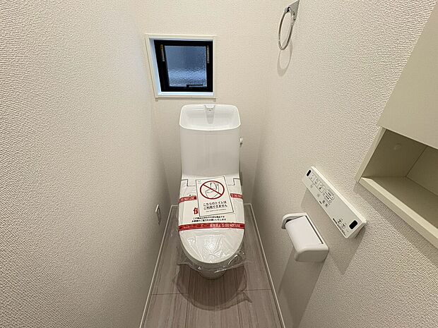 温水洗浄便座付きのトイレ