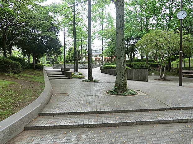 あざみ野三丁目東公園 距離約900m