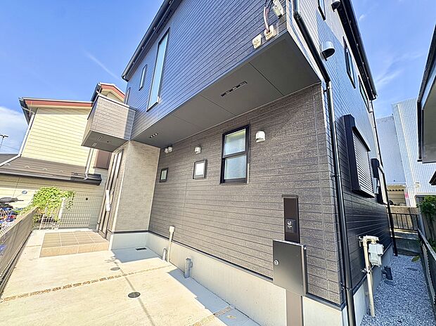 切妻屋根のシンプルな外観の住宅です
