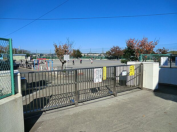 横浜市立鴨志田第一小学校 距離約300m