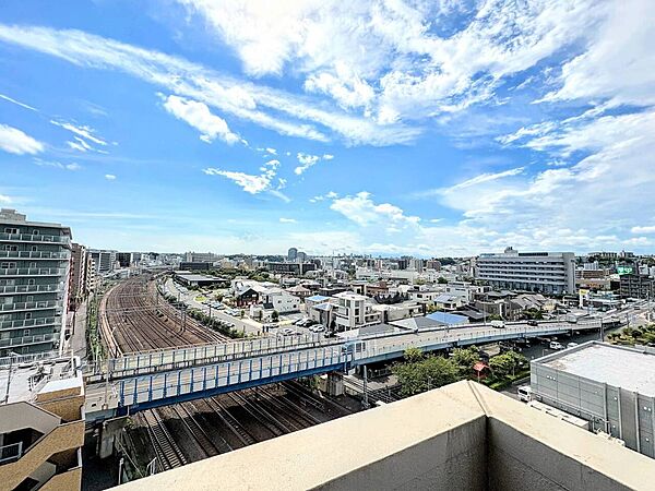 バルコニーから見える街並みの眺望