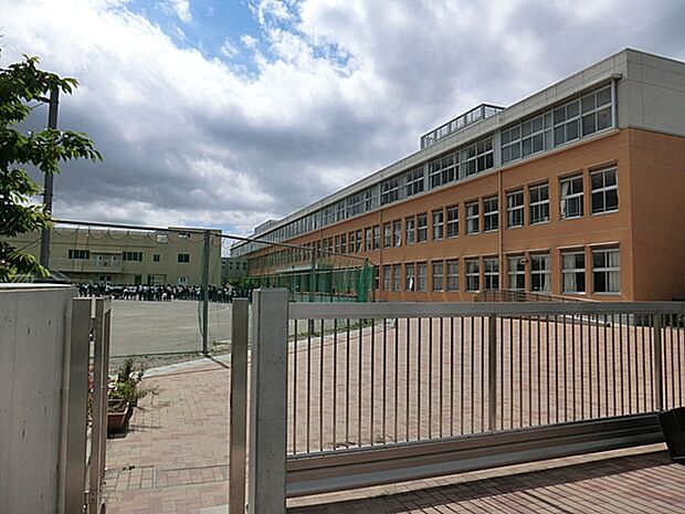 府中市立府中第三中学校 距離約1090m