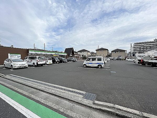 ファミリーマート　相模原横山三丁目店　距離約190m