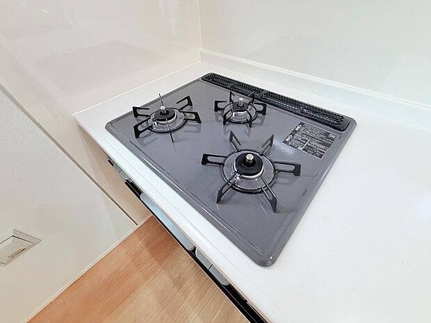 三口コンロのビルトインガスキッチンです