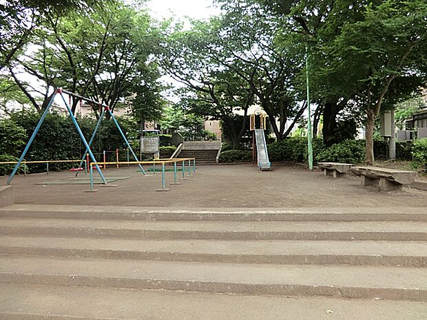 緑が丘2公園 距離約300m