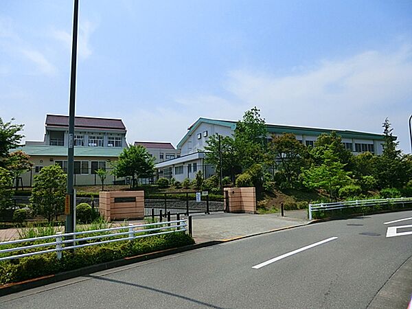 八王子市立長池小学校まで約500m