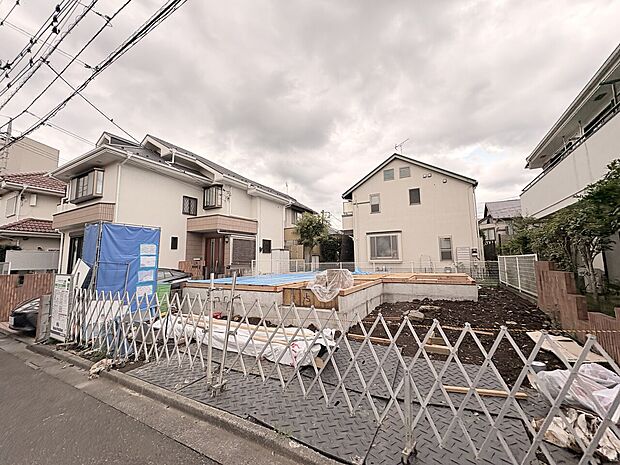 住宅街にある戸建て住宅の外観