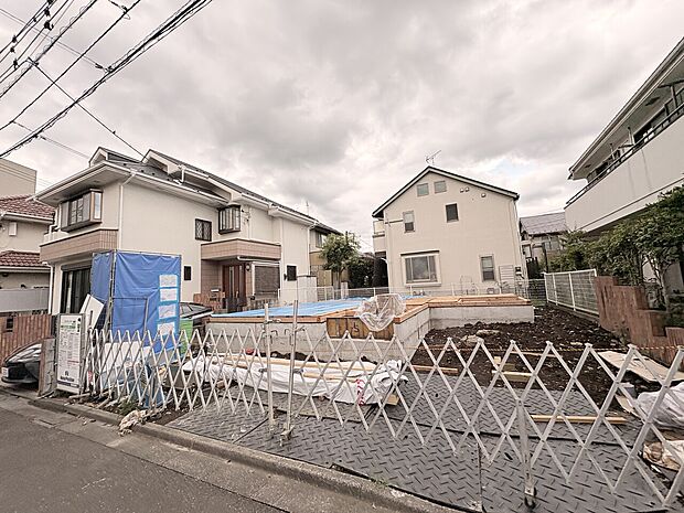 住宅街にある戸建て住宅の外観
