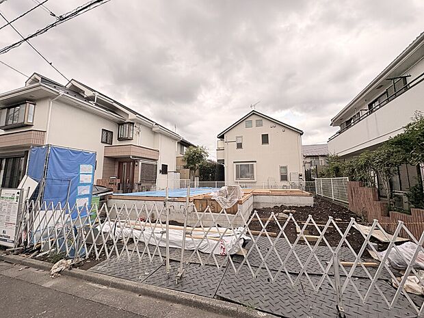 住宅街にある戸建て住宅の外観