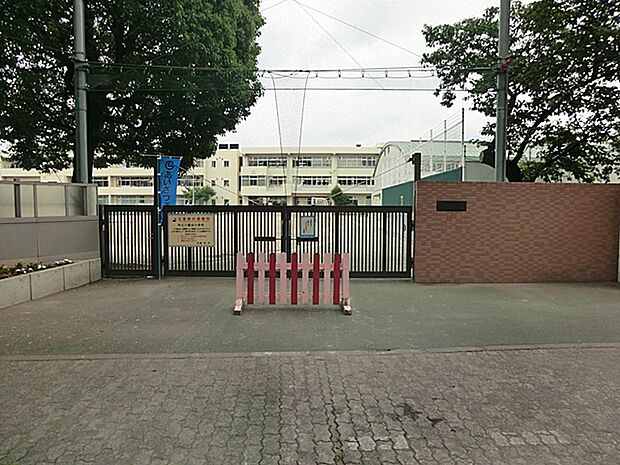 調布市立八雲台小学校　距離約320m