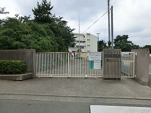 調布市立第七中学校　距離約460m