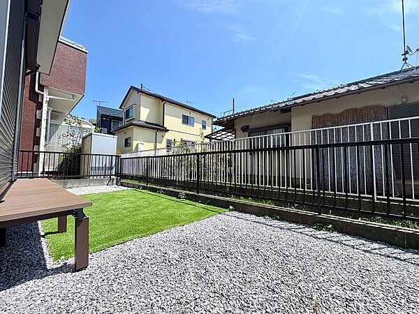 庭付きの戸建住宅日当たり良好な屋外スペース