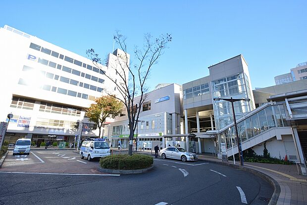 小田急小田原線・小田急多摩線「新百合ヶ丘」駅　距離約2900m