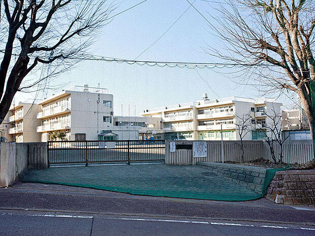 横浜市立みたけ台中学校 距離約650m