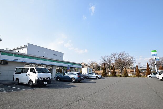 ファミリーマート 稲城長峰二丁目 距離約650m