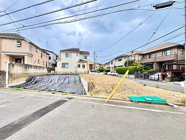 住宅街の造成地で整備されている土地の様子
