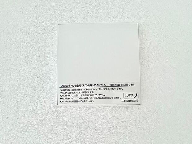 透明な四角いプラスチック製品の写真