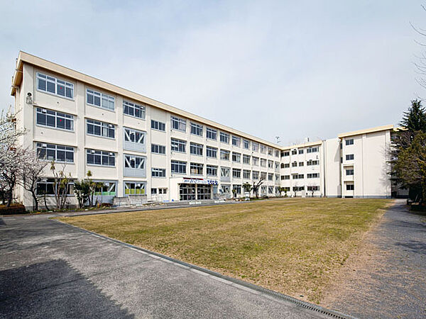 多摩市立東愛宕中学校まで約500m