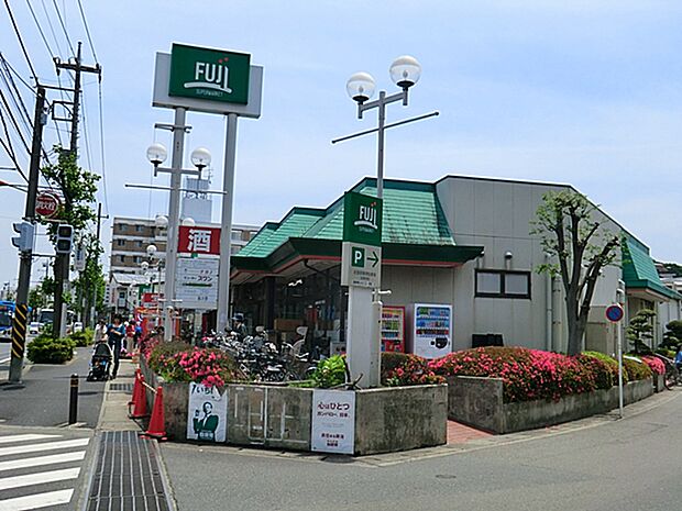FUJI　稲田堤店　距離約850m