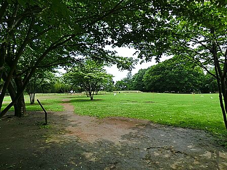 大塚・歳勝土遺跡公園 距離約750m