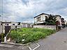 外観：角地にある空き地の外観と周囲の住宅環境