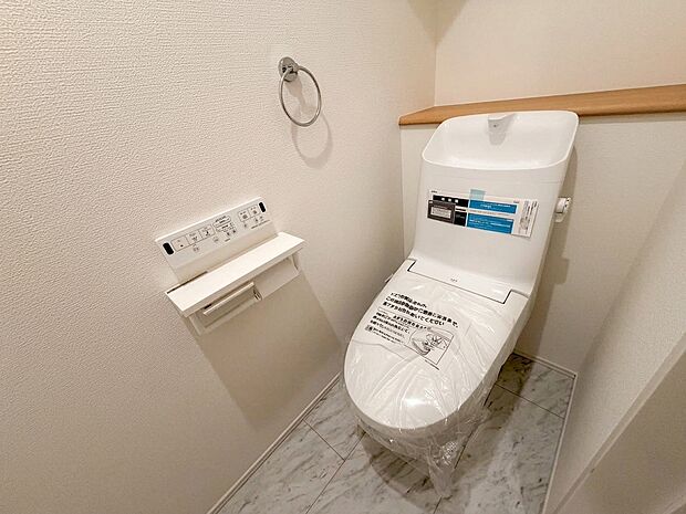 温水洗浄便座付きのトイレ空間