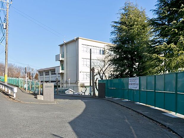 町田市立薬師中学校　距離約560m
