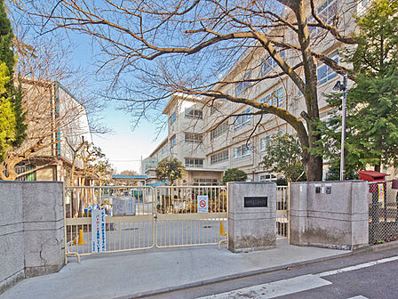 川崎市立三田小学校 距離約400m