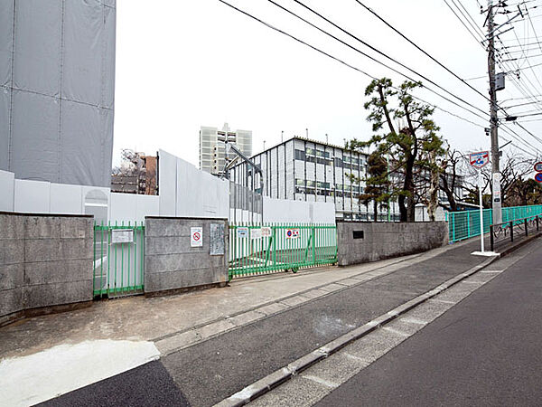 川崎市立百合丘小学校まで約800m