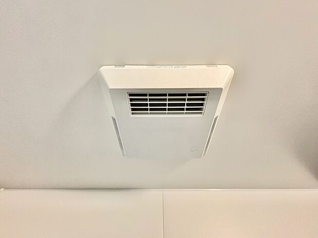 天井に換気設備が設置されています