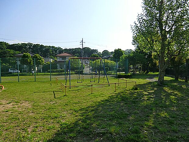 北野台絹の道公園　距離約50m