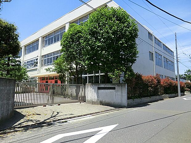 国立市立第二中学校 距離約240m