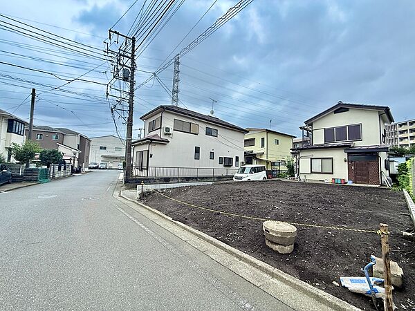前面道路に面した整形地と戸建て住宅