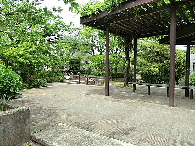 愛甲原たかみ公園 距離約200m
