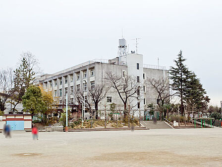 川崎市立犬蔵小学校まで約700m