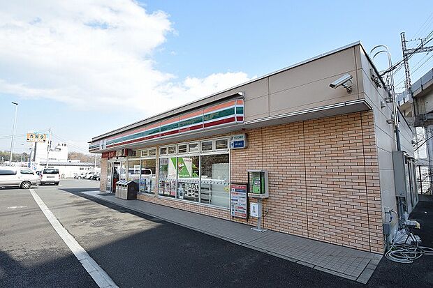 セブンイレブン 川崎片平1丁目店 距離約700m