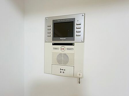 壁面に設置されたモニター付きインターホン