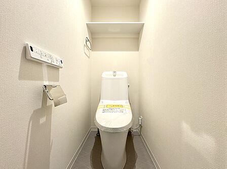温水洗浄便座付きのトイレ