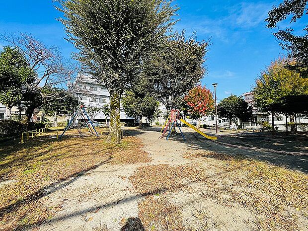 大塚堰場公園　距離約500m