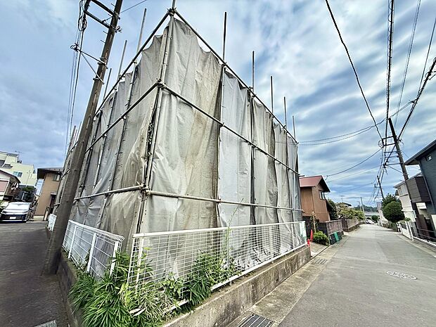 建物外観と接道状況