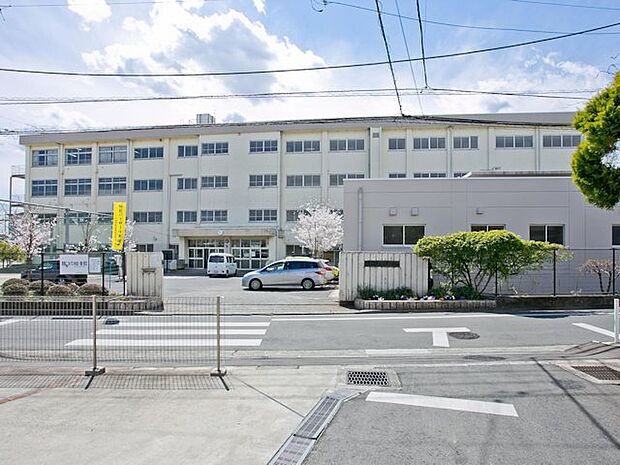 八王子市立第二中学校 距離約800m