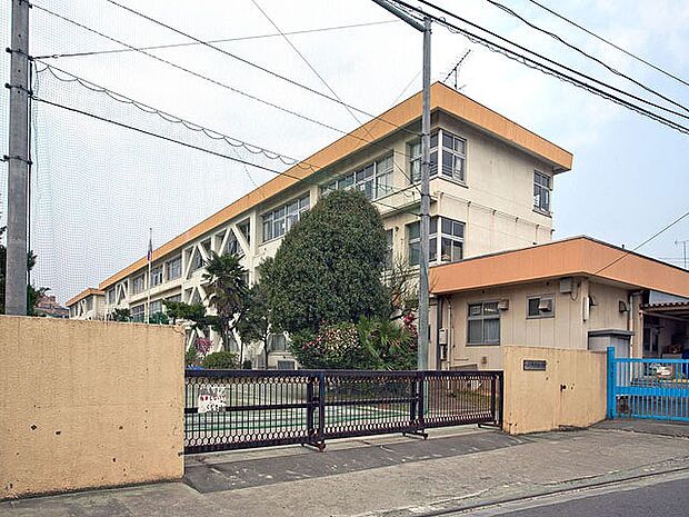 八王子市立散田小学校　距離約400m