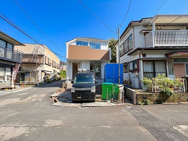 住宅街に面した戸建て住宅の外観