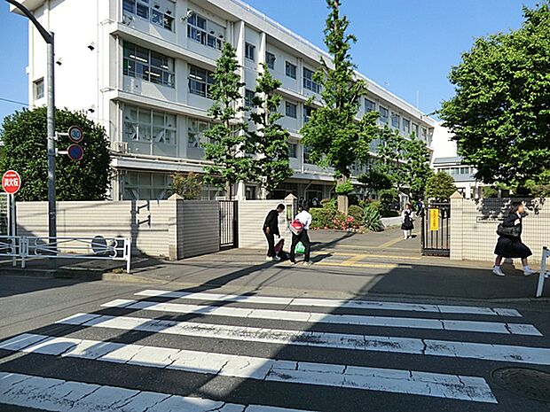 府中市立府中第六中学校 距離約1700m