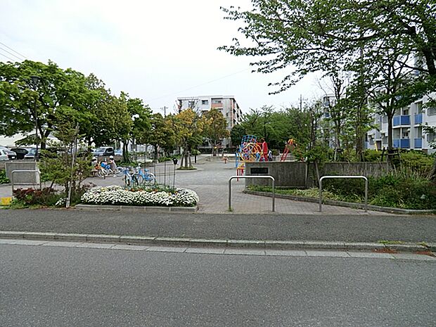そりだ公園まで約700m