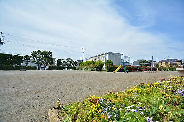 にこにこ公園 距離約190m